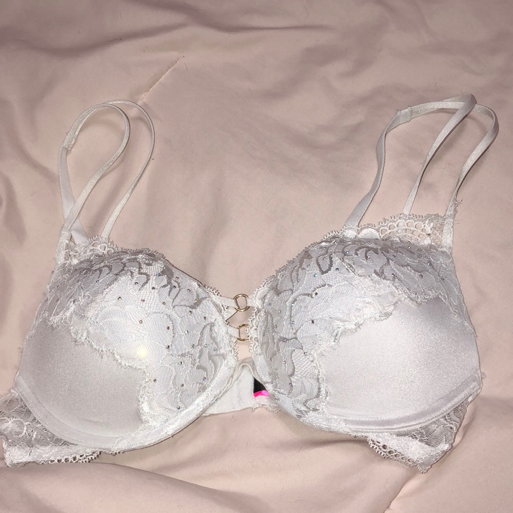 White 32B La Senza plunge bra